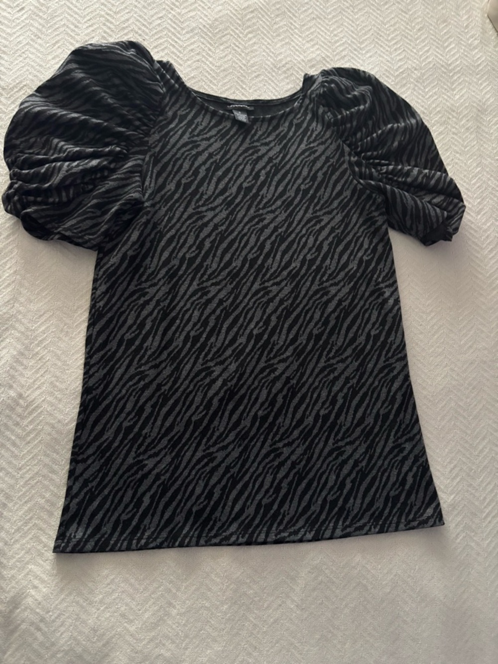 Courtenay Black Zebra-Print Puff Sleeve  Size Small